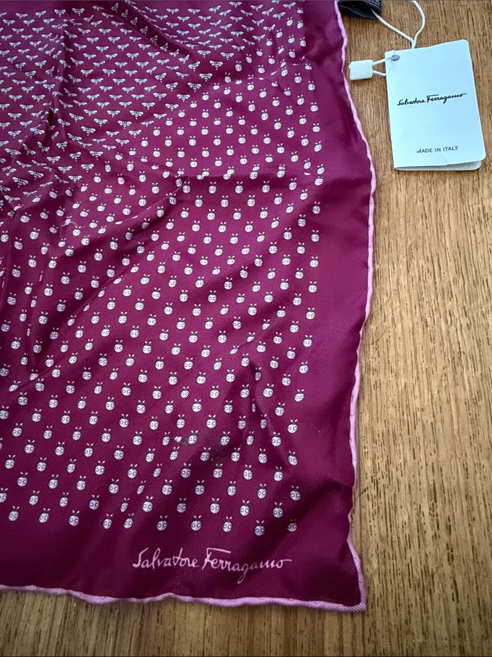 NEW Salvatore Ferragamo Silk Print Pocket Square HANDKERCHIEF ANIMAL BEE scarf x